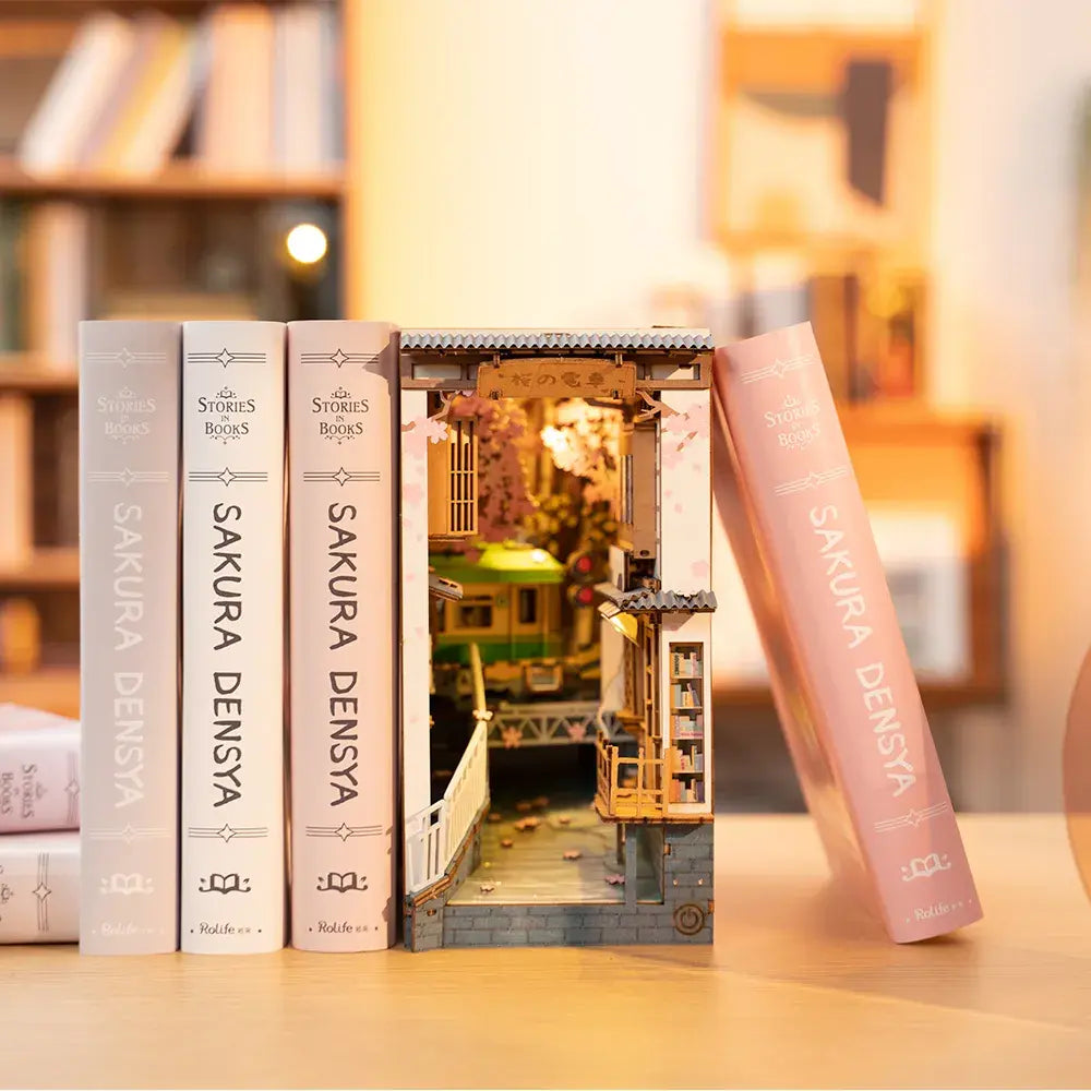 Book Nook Sakura Densya