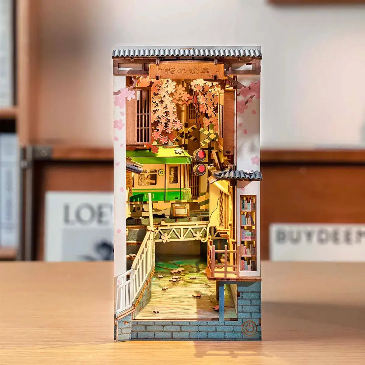 Book Nook Sakura Densya